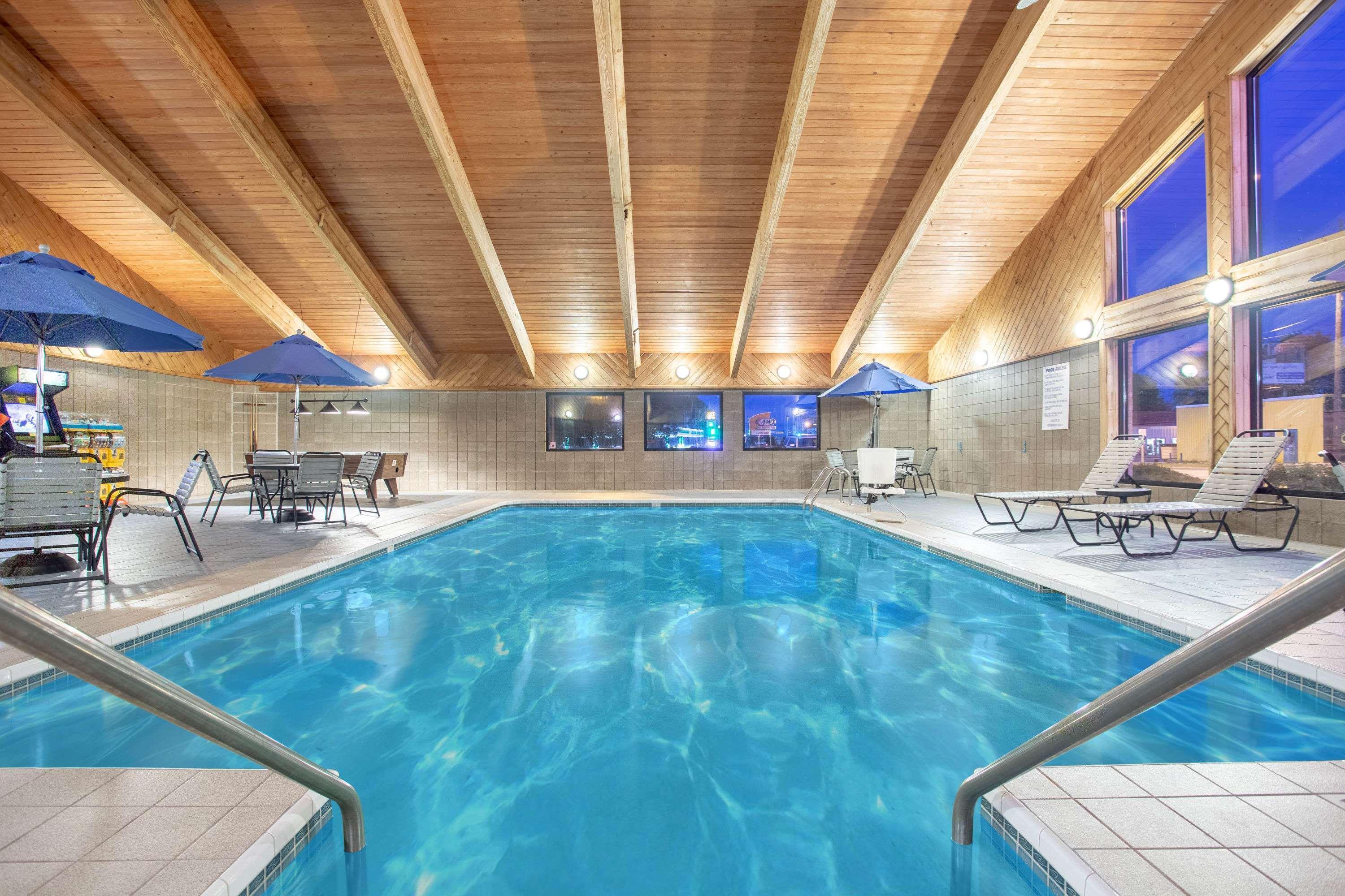 Americinn By Wyndham Bay West 2*