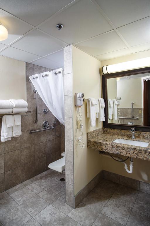 Hotel Americinn By Wyndham Bay West